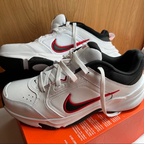 NIB/NWT Nike Defy All Day Dad Mens in White/Black/Red - Picture 1 of 6